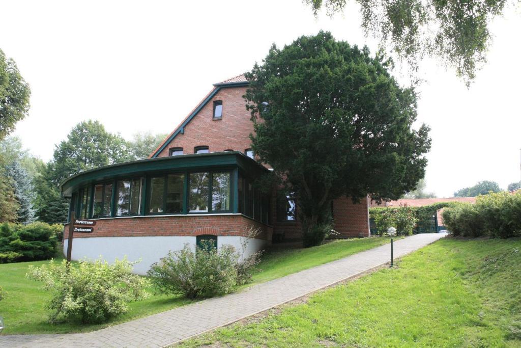 Seehotel Heidehof Klein Nemerow Exterior photo